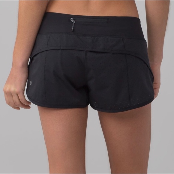 Lululemon Speed Short (Perforated 2.5") Size 4 - Picture 5 of 8